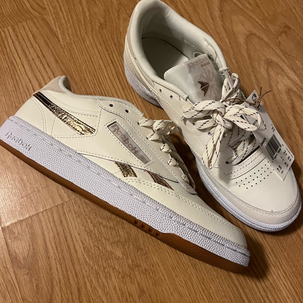 Brand new Reebok club c 85 rose gold women’s sneakers 7.5